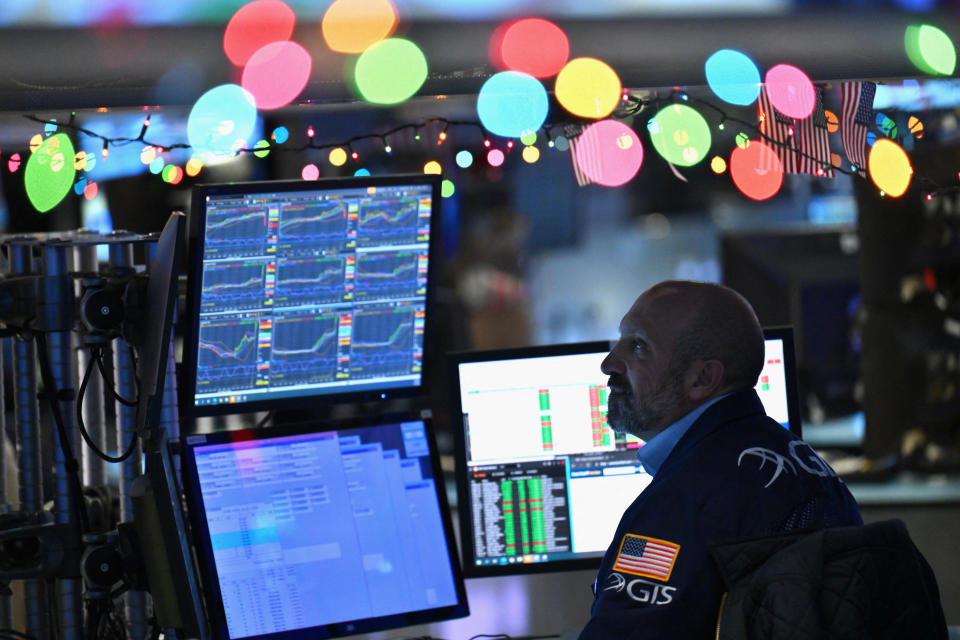 TOPSHOT - Traders work on the floor of the New York Stock Exchange (NYSE) during morning trading on December 14, 2023, in New York City. (Photo by ANGELA WEISS / AFP) (Photo by ANGELA WEISS/AFP via Getty Images)