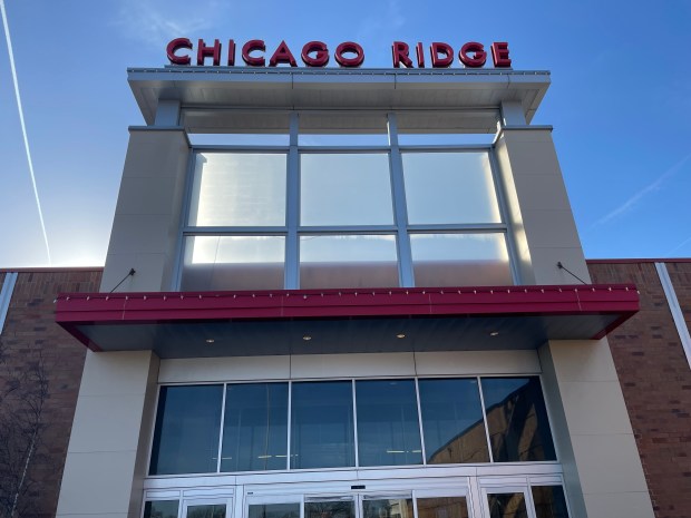 The Chicago Ridge Mall was recently bought by a real estate investment firm that promises "significant" investment into the space. (Hank Sanders/Daily Southtown)