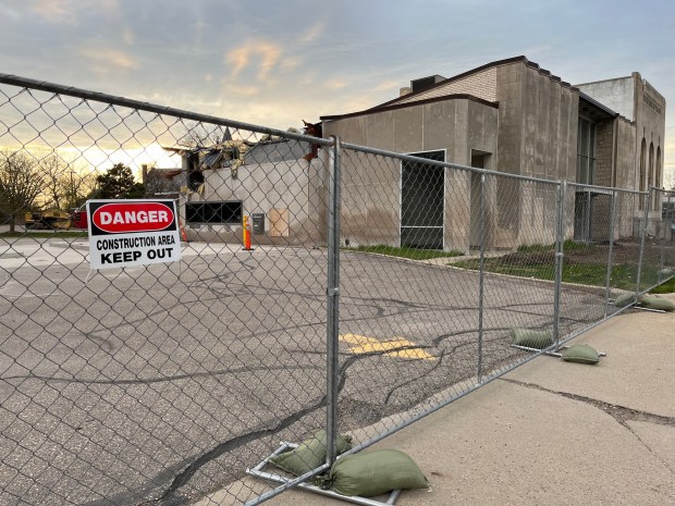 Demolition on the vacant State Bank of Fraser building seems to have come to a halt. (MITCH HOTTS -- THE MACOMB DAILY)