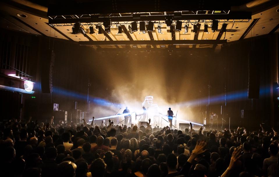 Live music performance 