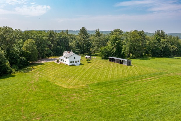 1669 Route 169, Woodstock