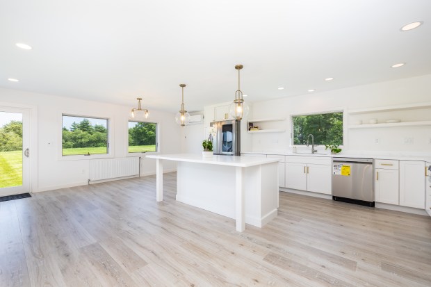 1669 Route 169, Woodstock