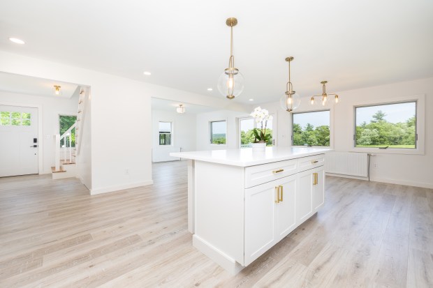 1669 Route 169, Woodstock
