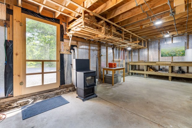 1669 Route 169, Woodstock