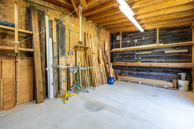 1669 Route 169, Woodstock